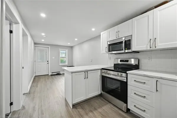 224 Rosslyn AVE N, Hamilton, ON L8L 7P7