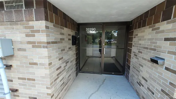 32290 5 MILE STE3 RD, Livonia, MI 48154