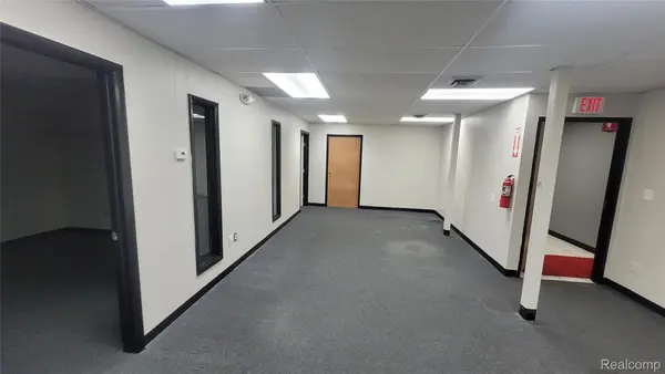 32290 5 MILE STE3 RD, Livonia, MI 48154