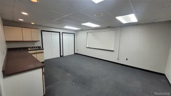 32290 5 MILE STE3 RD, Livonia, MI 48154