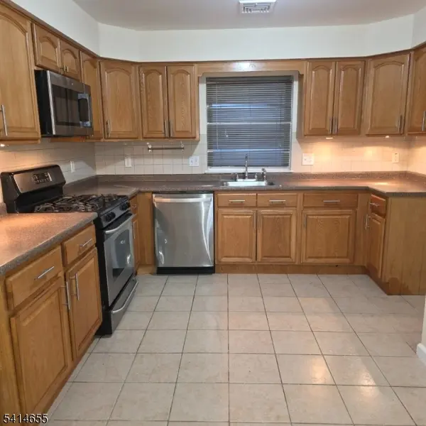 24 Van Vechten St #3, Newark City, NJ 07114