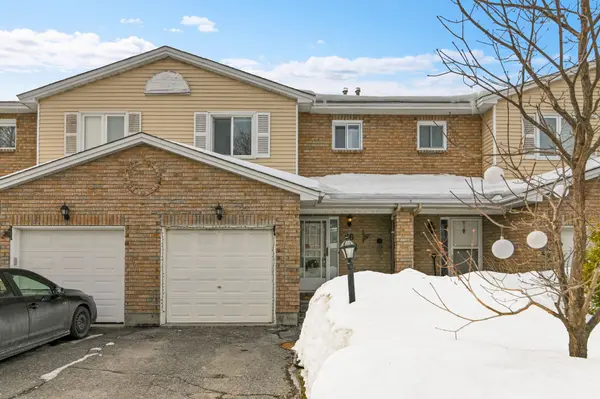 66 Hummingbird CRES, Barrhaven, ON K2J 3A3