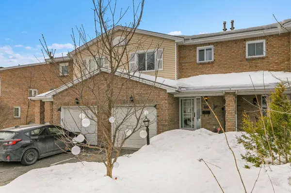 66 Hummingbird CRES, Barrhaven, ON K2J 3A3