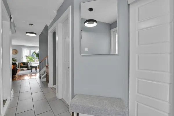 66 Hummingbird CRES, Barrhaven, ON K2J 3A3