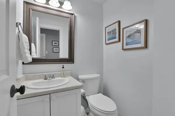 66 Hummingbird CRES, Barrhaven, ON K2J 3A3