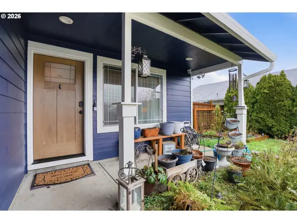 242 ADAMS DR, Kelso, WA 98626