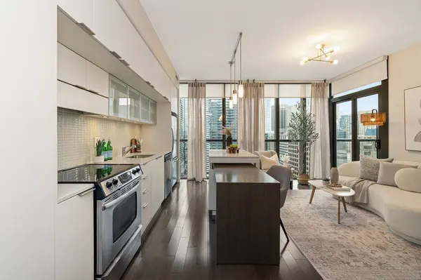 110 Charles ST E #2404, Toronto C08, ON M4Y 1T5