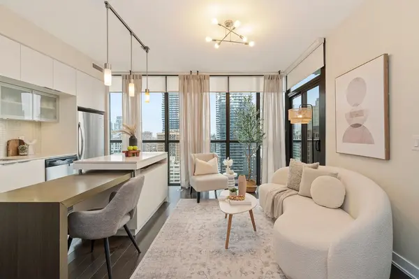 110 Charles ST E #2404,  Toronto C08,  ON M4Y 1T5