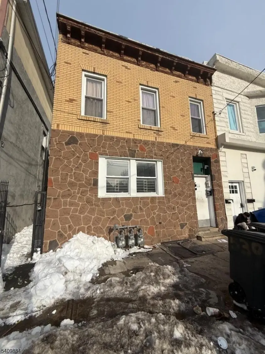 539 E Jersey St, Elizabeth City, NJ 07206