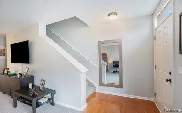 3286 CAMDEN DR, Troy, MI 48084