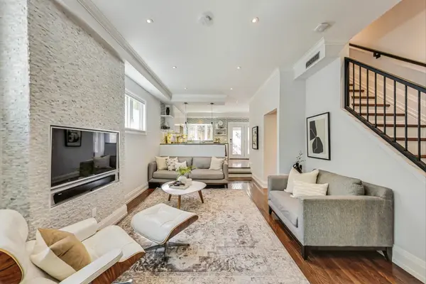 19 Earl ST, Toronto C08, ON M4Y 1M4