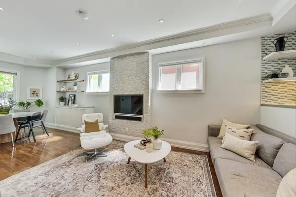 19 Earl ST, Toronto C08, ON M4Y 1M4