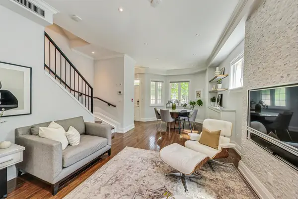 19 Earl ST, Toronto C08, ON M4Y 1M4