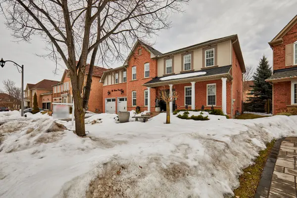 50 Westacott CRES, Ajax, ON L1T 4H8