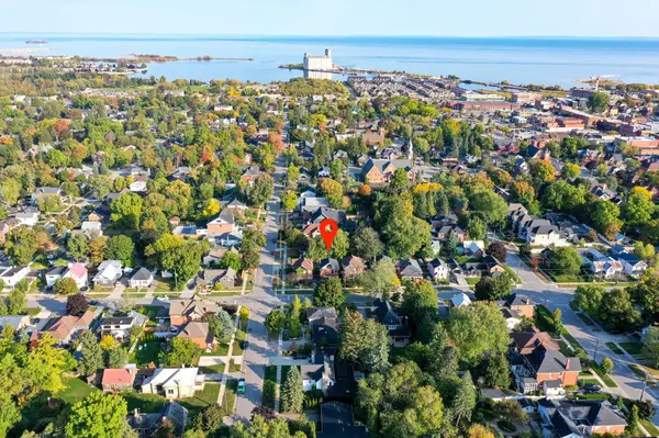 143 Fourth ST W, Collingwood, ON L9Y 1R6