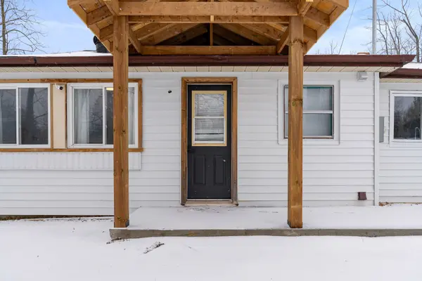 8892 Beachwood RD, Wasaga Beach, ON L9Z 2Y5