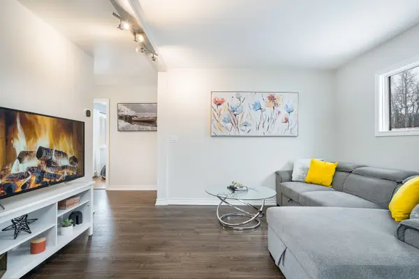 8892 Beachwood RD, Wasaga Beach, ON L9Z 2Y5