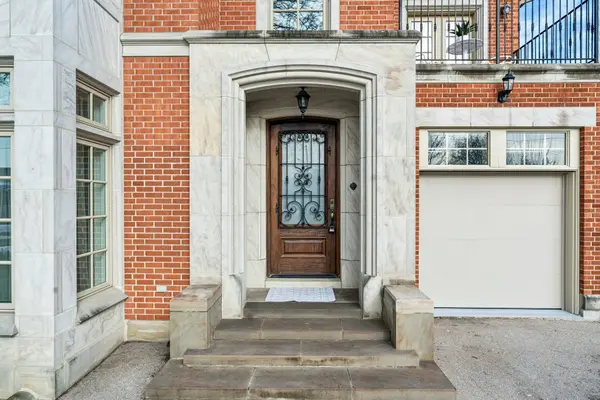 7 Rollins PL, Toronto W08, ON M9B 3Y4
