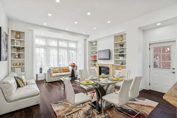 7 Rollins PL, Toronto W08, ON M9B 3Y4