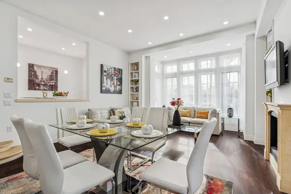 7 Rollins PL, Toronto W08, ON M9B 3Y4