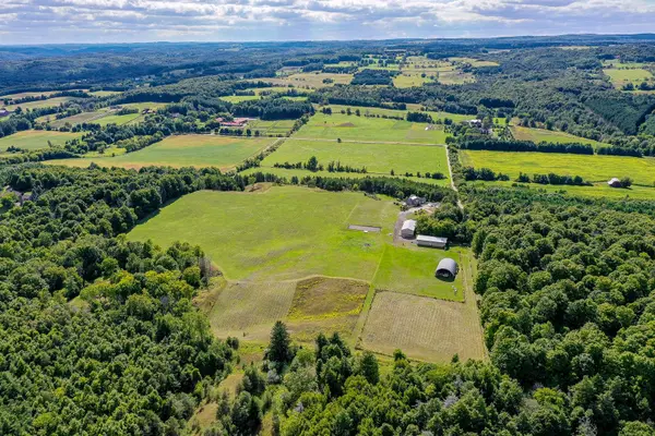 954461 7th Line Ehs RD, Mono, ON L9W 6G1