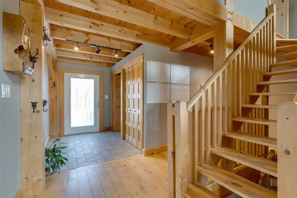 954461 7th Line Ehs RD, Mono, ON L9W 6G1