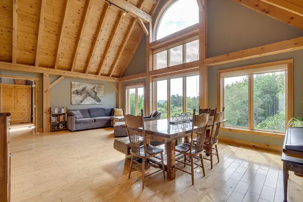 954461 7th Line Ehs RD, Mono, ON L9W 6G1