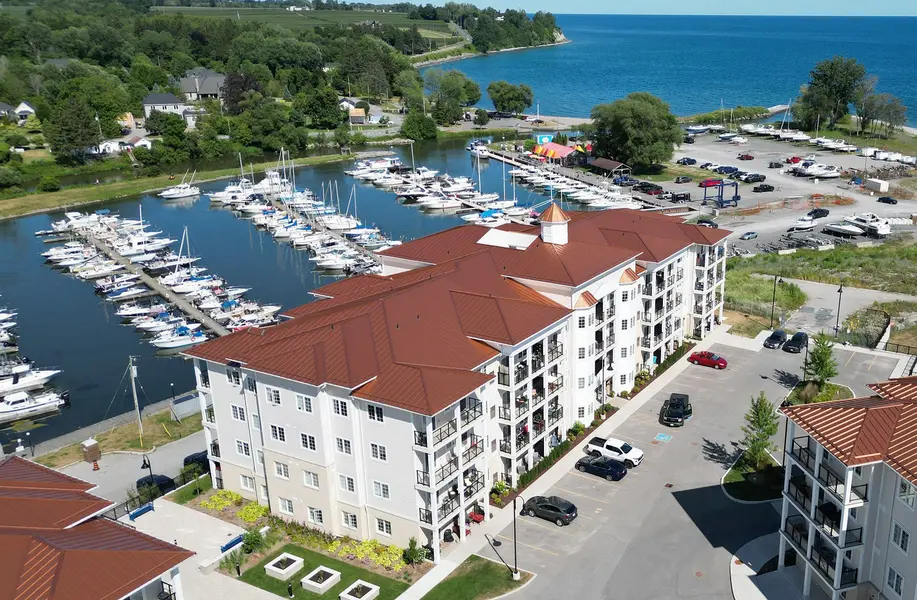 70 Shipway AVE #204, Clarington, ON L1B 0V7