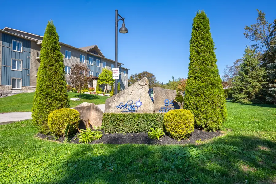 94 Francis ST W #308, Kawartha Lakes, ON K0M 1N0