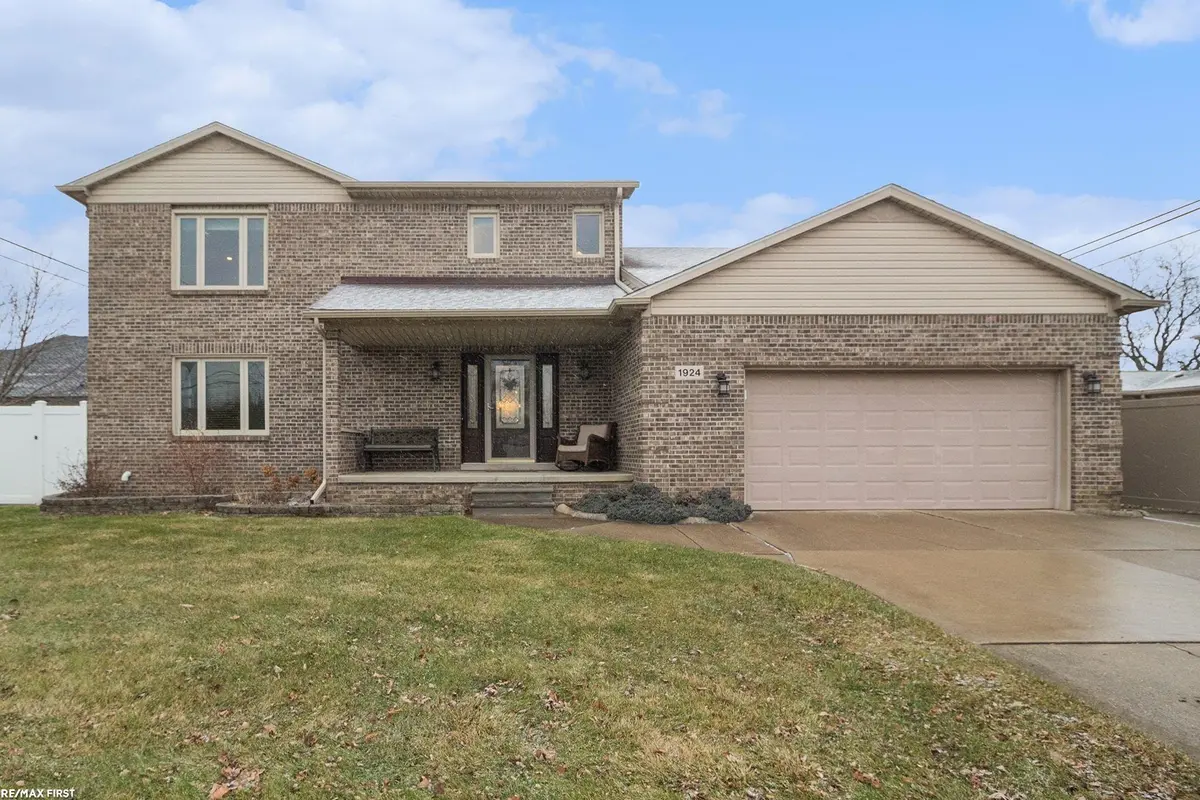 1924 Amboy ST, Dearborn Heights, MI 48127