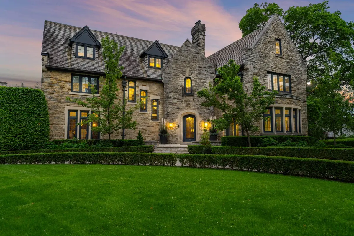 64 Old Forest Hill RD, Toronto C03, ON M5P 2R2