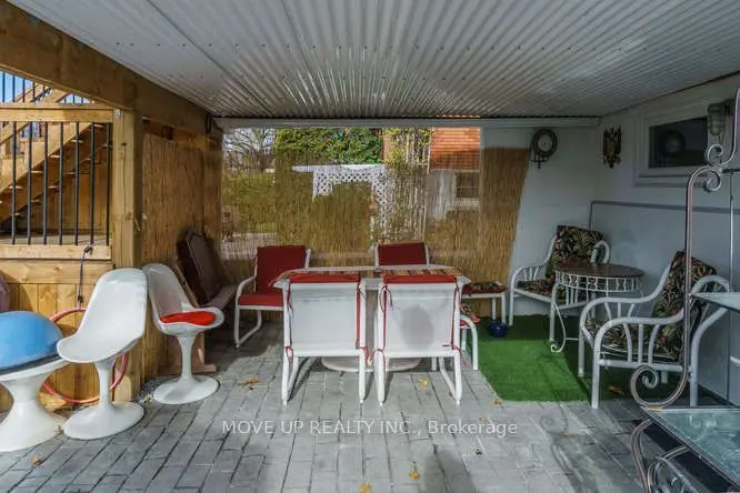 34 Hamilton DR #W/O, Newmarket, ON L3Y 3E8