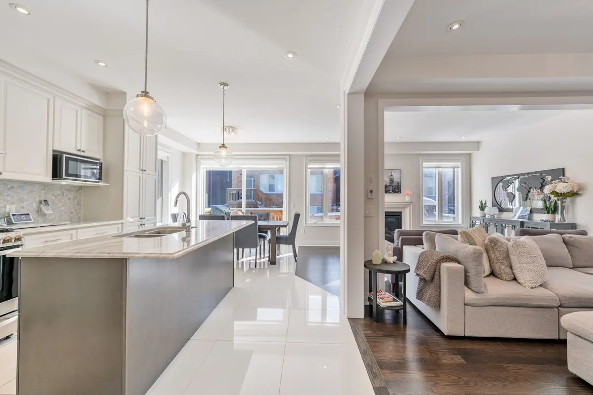 124 Mondial CRES, East Gwillimbury, ON L9N 0S2