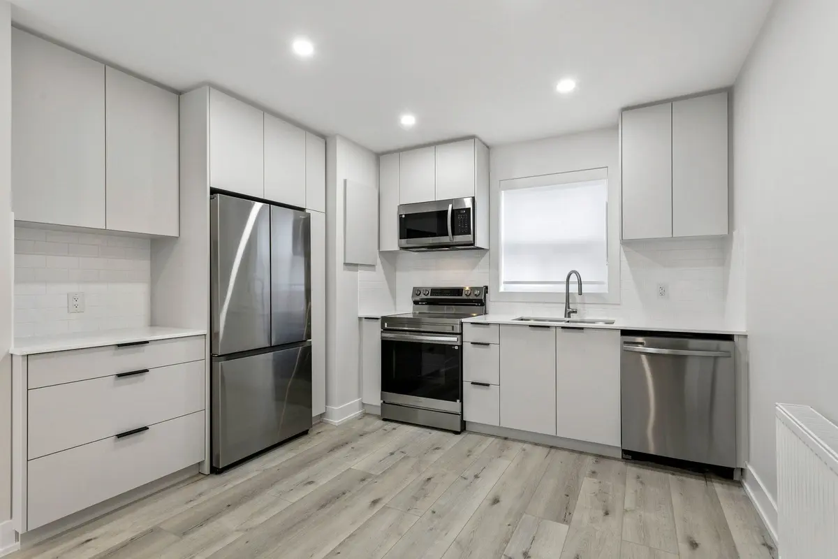 35 Third ST #4, Toronto W06, ON M8V 2X7