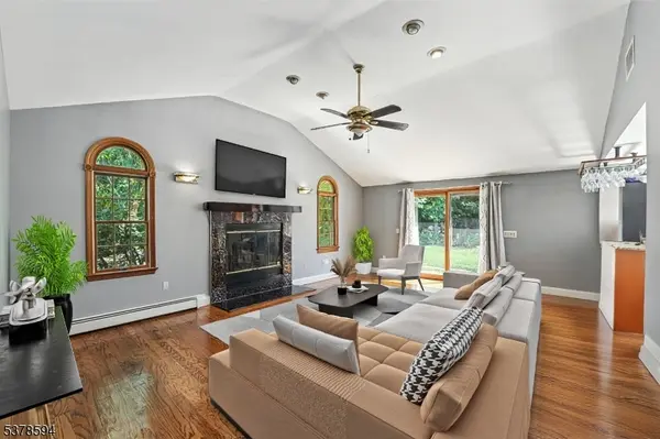 140 W Greenbrook Rd, North Caldwell Boro, NJ 07006