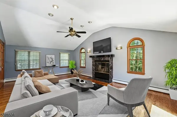 140 W Greenbrook Rd, North Caldwell Boro, NJ 07006