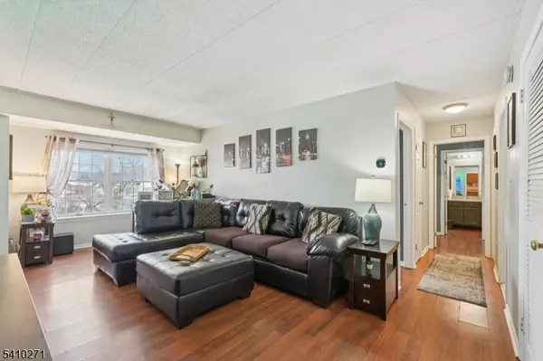12 Iron Forge Sq #12, Pompton Lakes Boro, NJ 07442