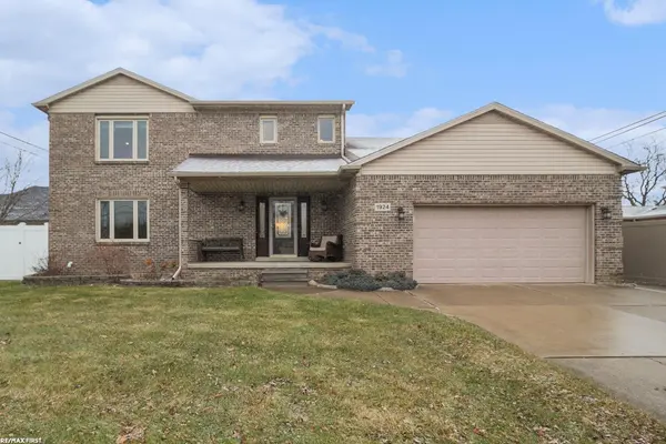 1924 Amboy ST, Dearborn Heights, MI 48127