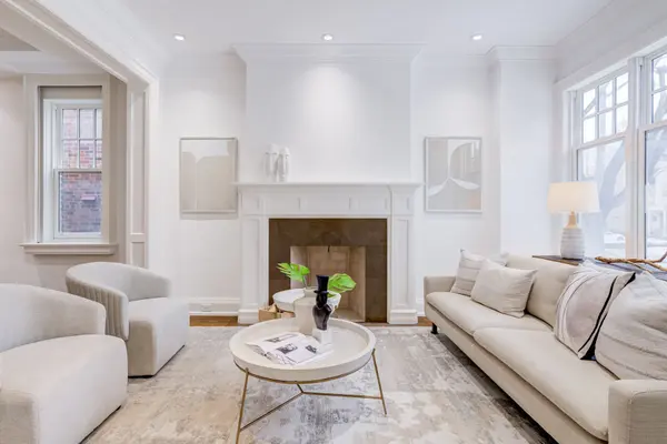 172 Hanna RD, Toronto C11, ON M4G 3N8