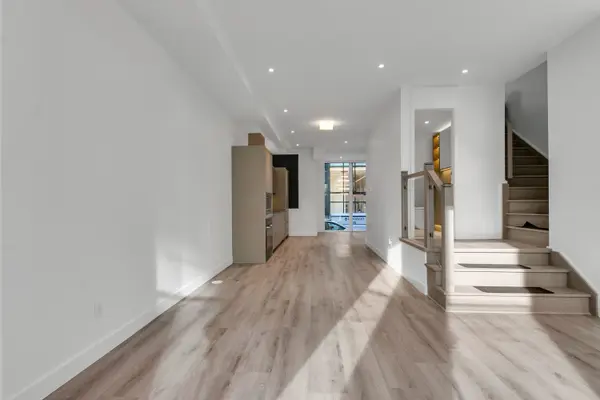 9 Gloucester ST, Toronto C08, ON M4Y 1L8