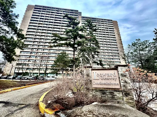 100 Leeward Glenway #404, Toronto C11, ON M3C 2Z1