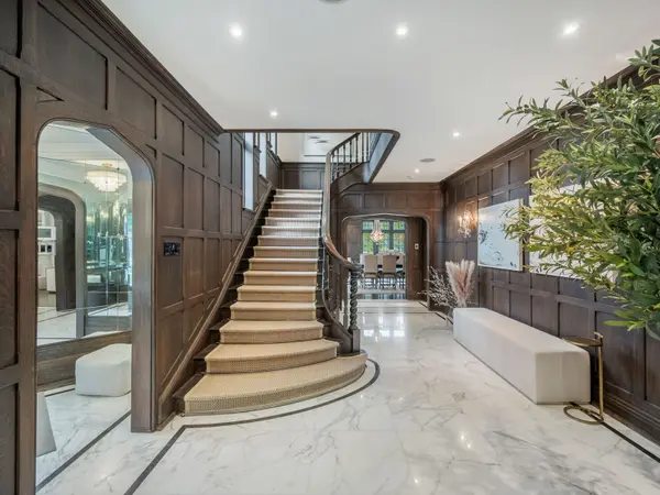 64 Old Forest Hill RD, Toronto C03, ON M5P 2R2