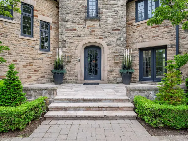 64 Old Forest Hill RD, Toronto C03, ON M5P 2R2