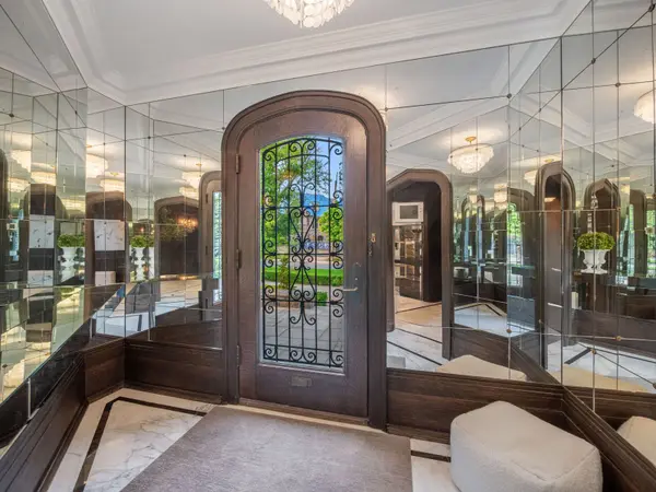 64 Old Forest Hill RD, Toronto C03, ON M5P 2R2