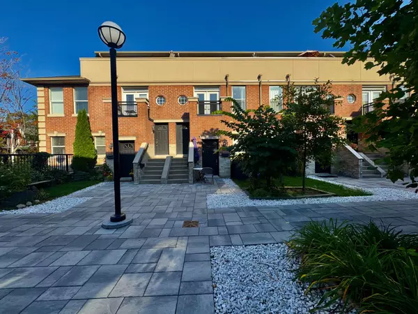 51 Halton ST #216, Toronto C01, ON M6J 1R5