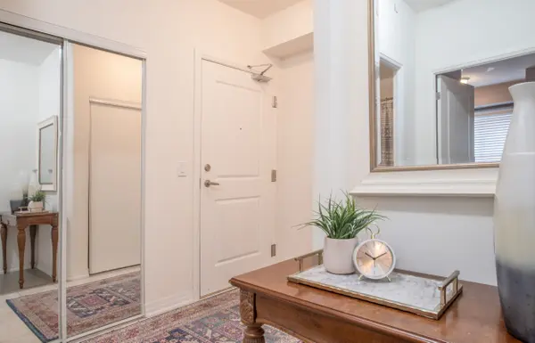 70 Shipway AVE #204, Clarington, ON L1B 0V7