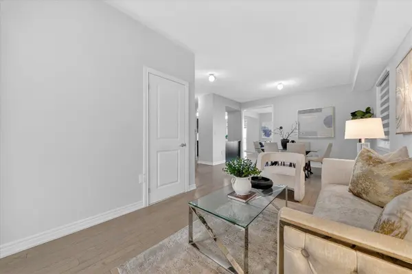 5 Thelma DR, Whitby, ON L1P 0N3