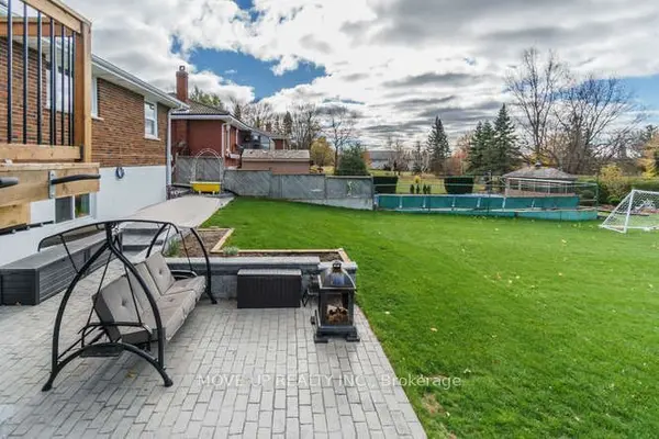 34 Hamilton DR #W/O, Newmarket, ON L3Y 3E8