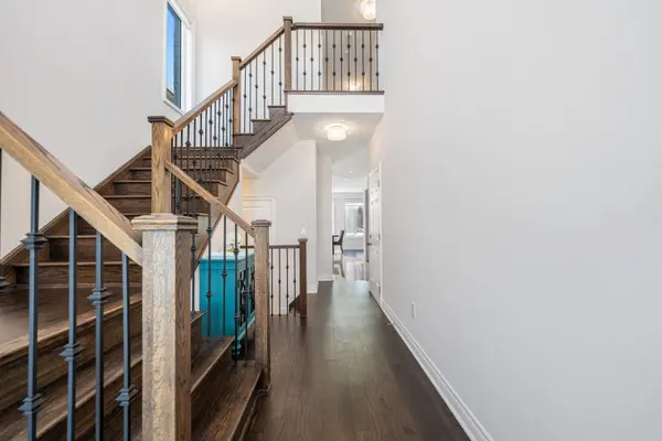 124 Mondial CRES, East Gwillimbury, ON L9N 0S2