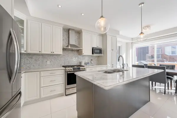 124 Mondial CRES, East Gwillimbury, ON L9N 0S2